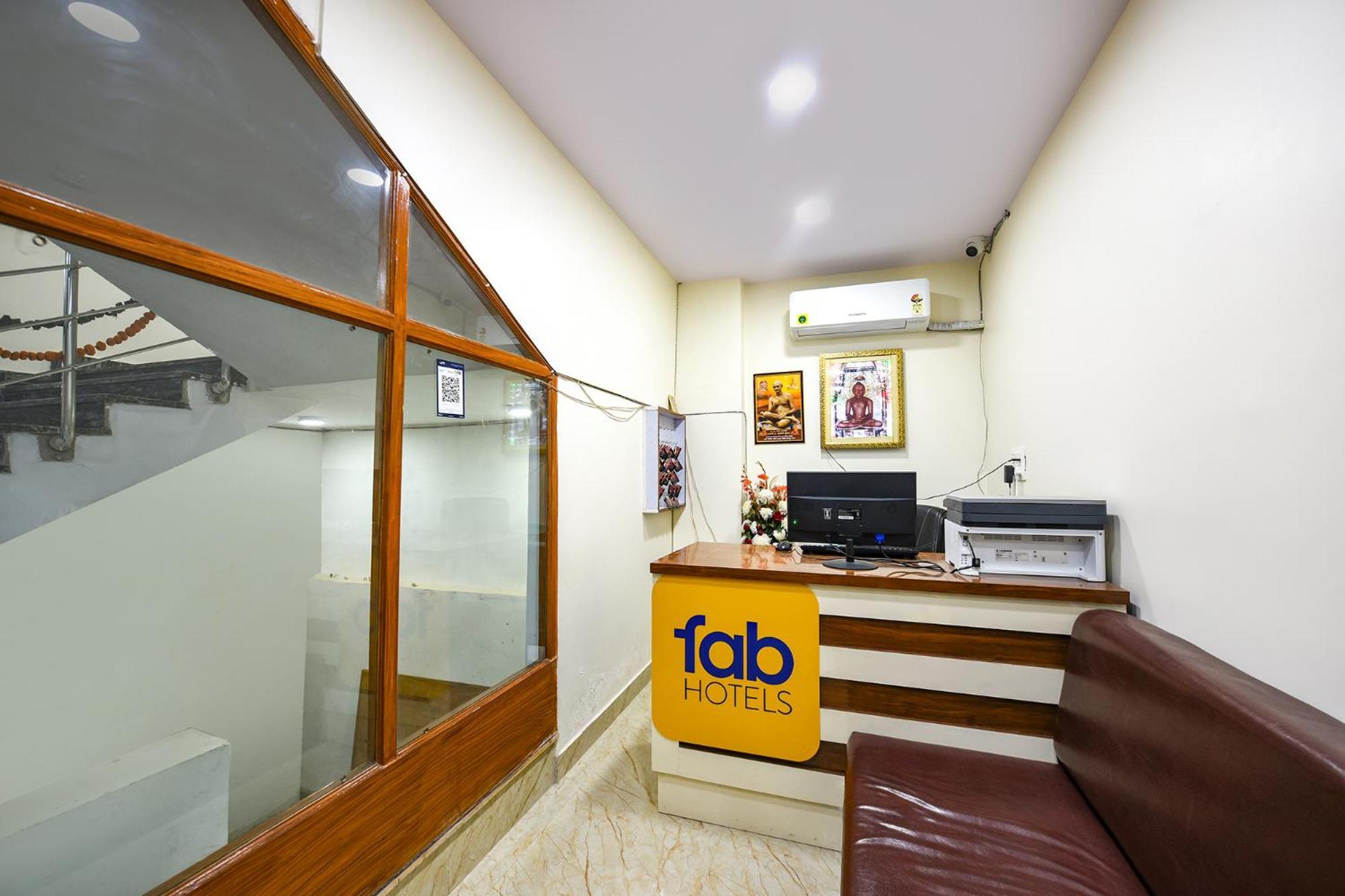 Fabhotel Mona International New Delhi Exterior photo