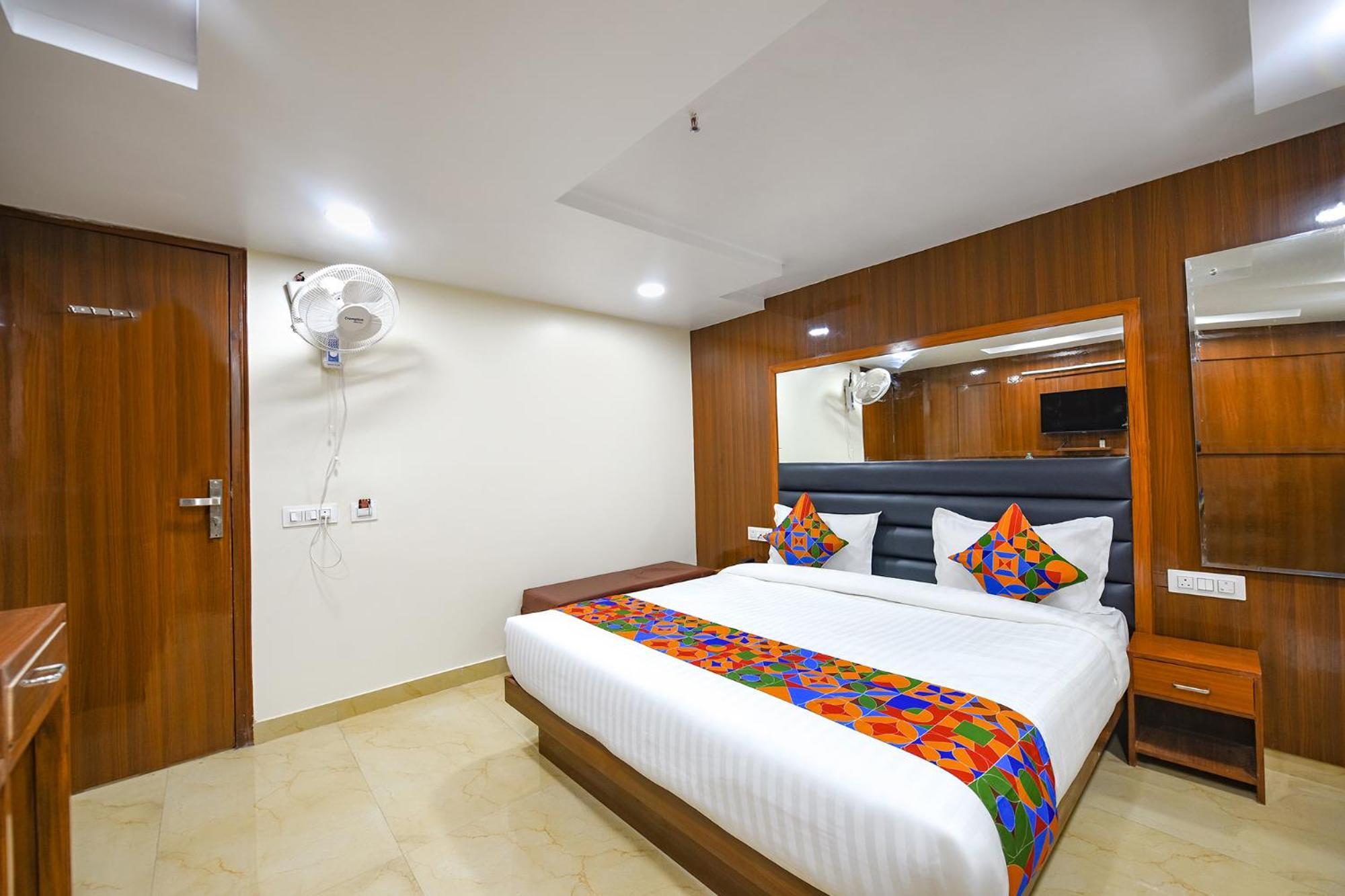 Fabhotel Mona International New Delhi Exterior photo